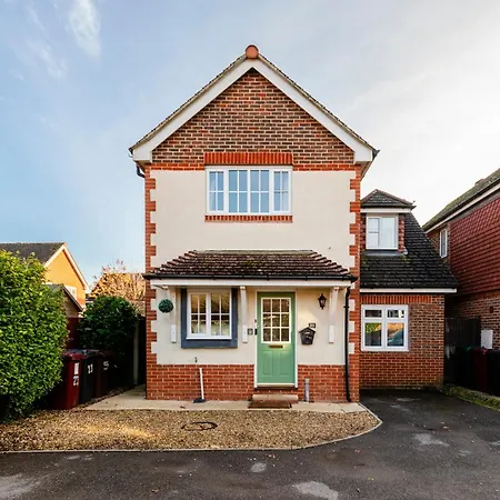 Chichester Retreat House With Free Parking Exterior photo